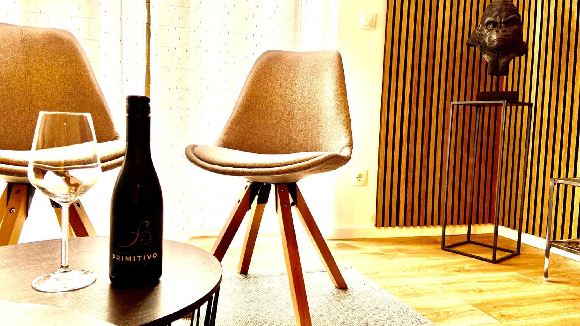 Better Living - - Exklusiv Studio 76qm Apartment *